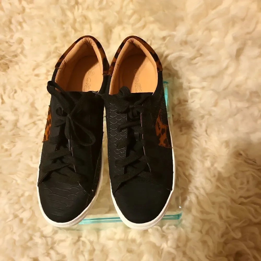Size 11 Mata tennis shoes